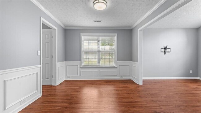 Building Photo - 450 Manor Glen Dr
