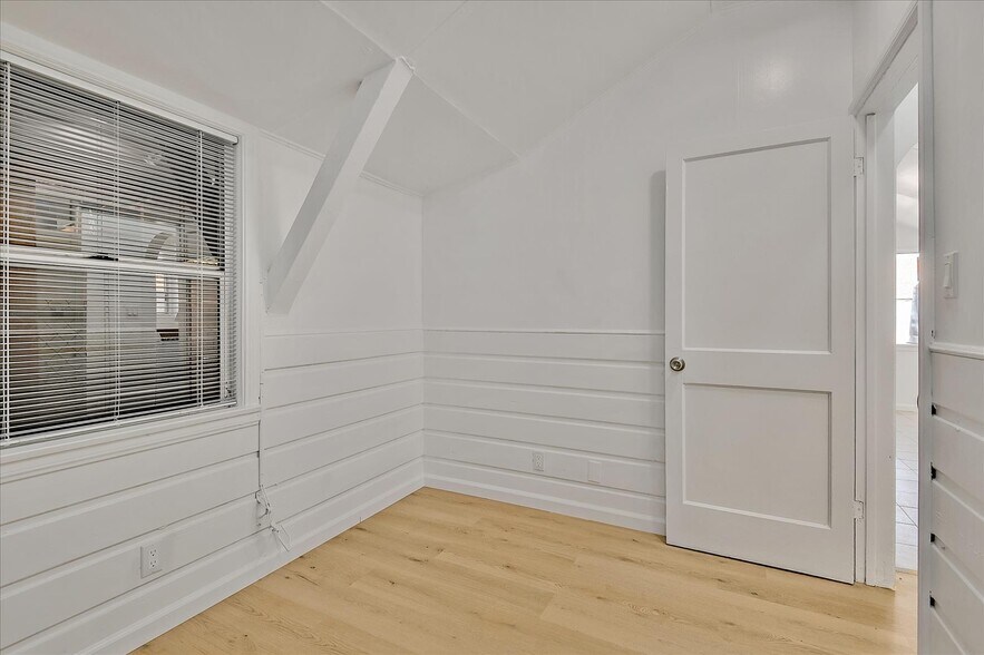 Building Photo - 3207 W 112th St