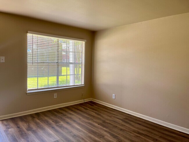 Building Photo - 1701 Lobdell Ave