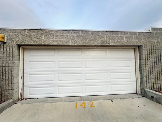Building Photo - (PENDING APPLICATION) Gated West Lancaster...