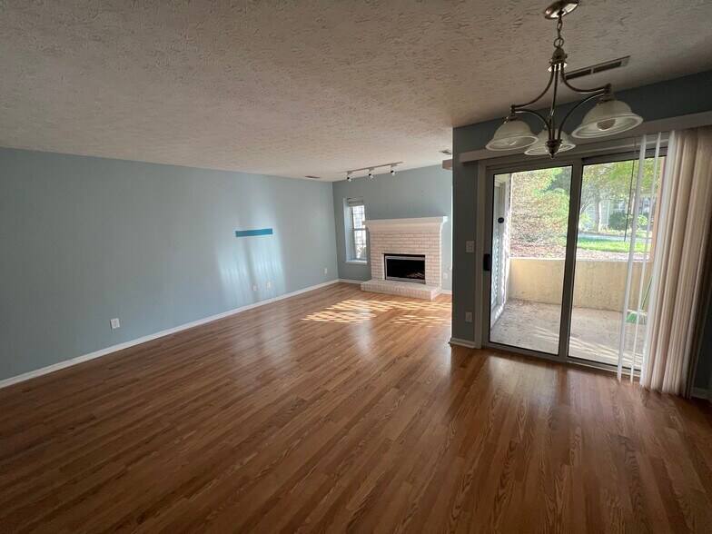 Building Photo - 1360 Cedarwood Dr