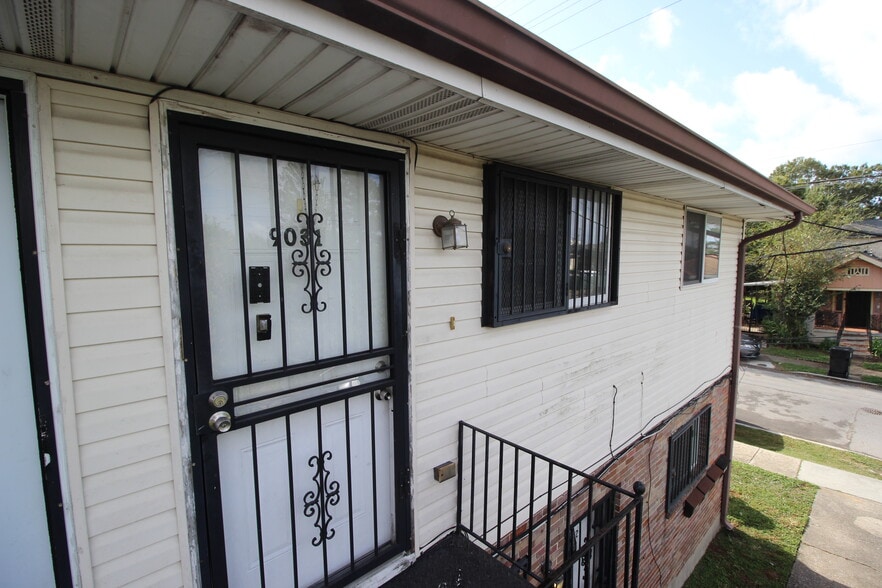 Building Photo - 9031 Palm St