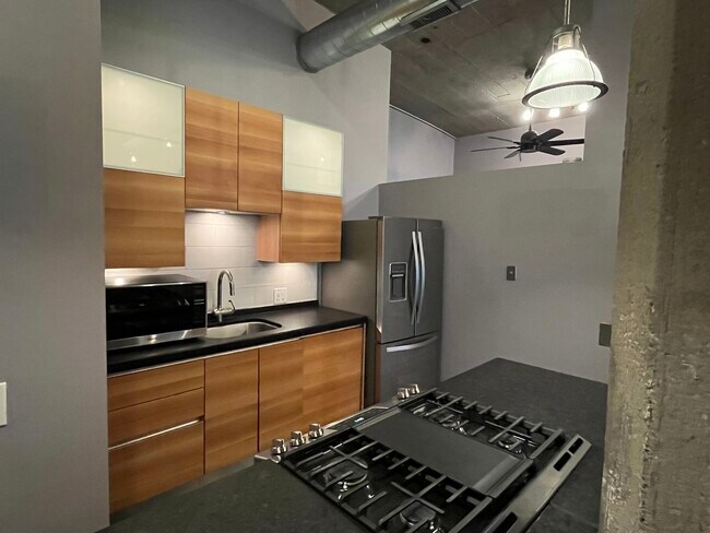 Building Photo - 110 N Peoria St