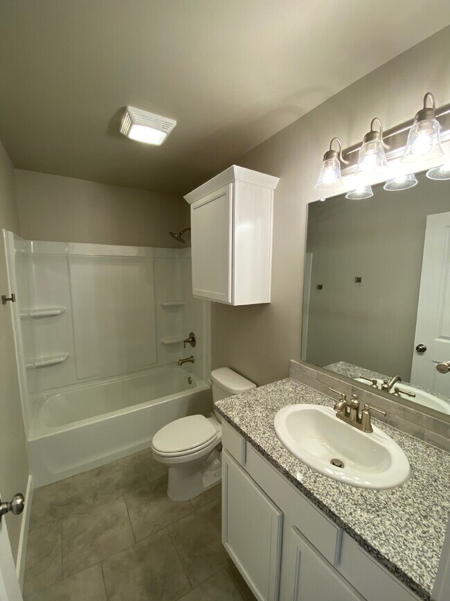 Building Photo - Wonderful 4 Bedroom 2 Bathroom in Bell Farms!