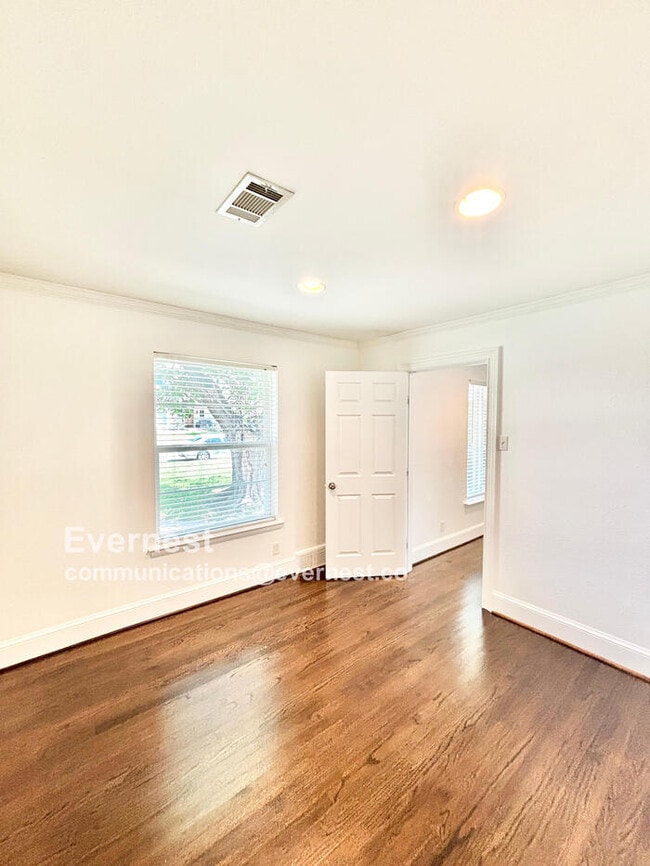 Building Photo - 6226 Saratoga Cir
