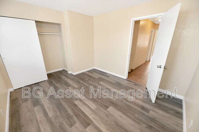 Building Photo - 1426 48th Ave