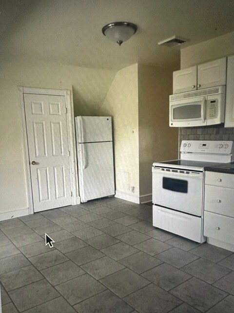 Building Photo - 139 Cricket Ave