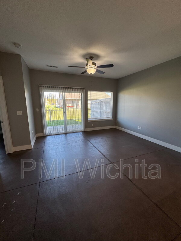 Building Photo - 5542 N Edwards