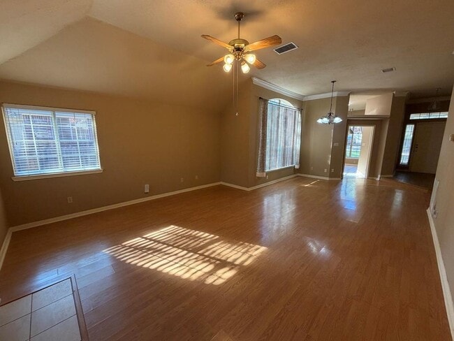 Building Photo - 5913 Shanghai Pierce Rd