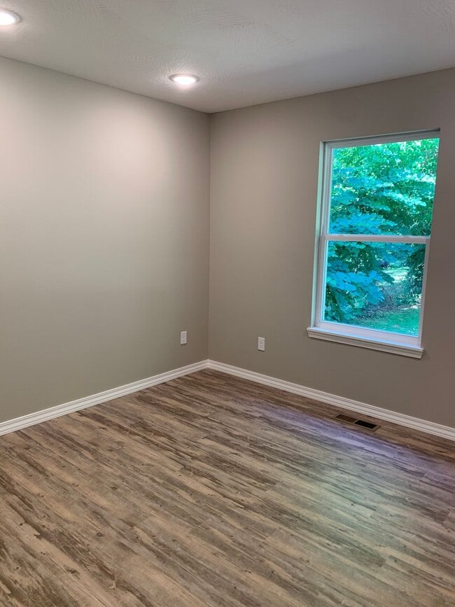 Building Photo - Beautiful Brand New 3 bedroom 2 full bathroom Home with New Everything!