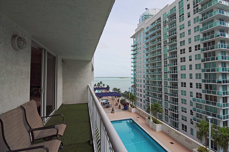 Building Photo - 1200 Brickell Bay Dr