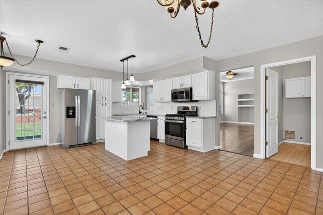 Building Photo - 2413 Agua Fria Dr NE