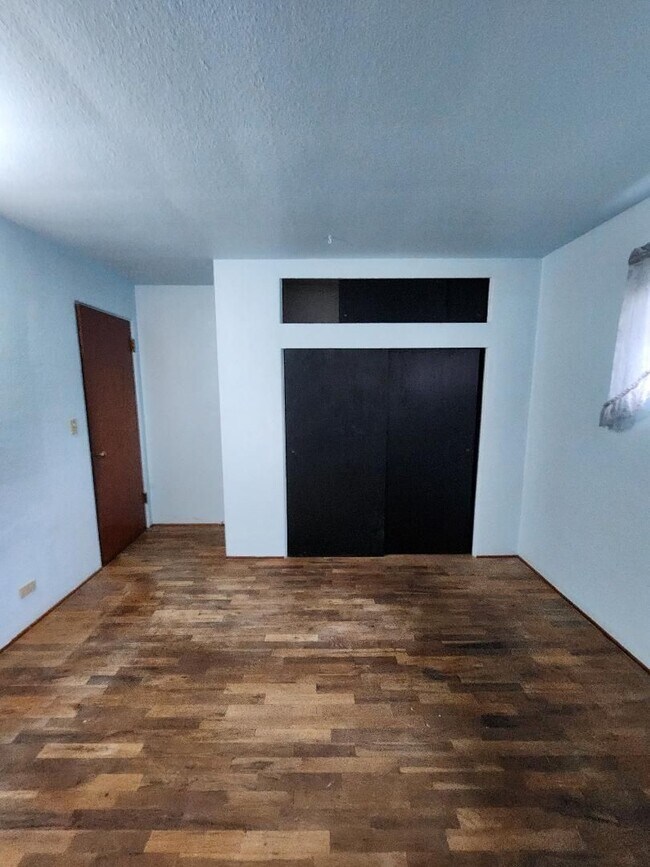 Building Photo - 3 bedroom 1 Bath House on Well