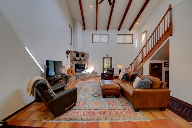 Building Photo - Stunning 4-Bedroom Albuquerque Foothill Ho...