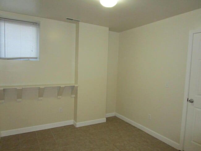 Building Photo - 601 W Smith St