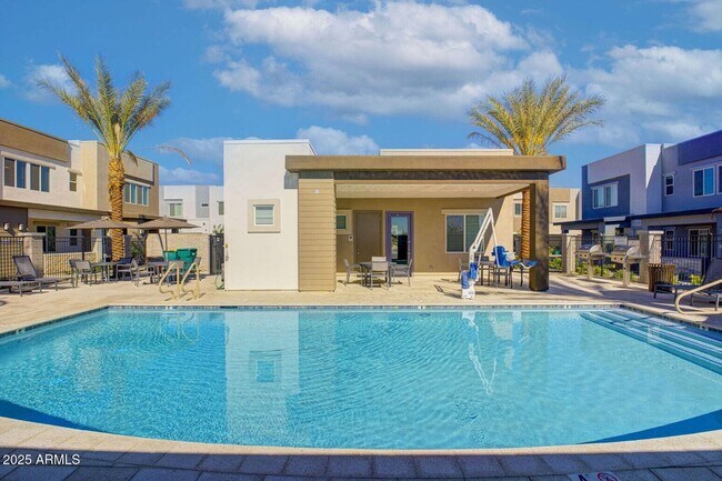 Building Photo - 16830 N 141st Ave