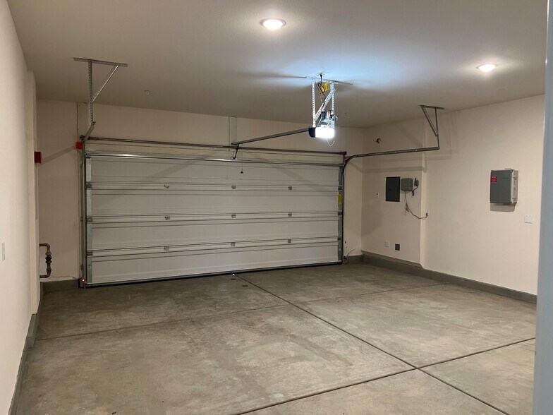 garage - 1840 Vincent Dr