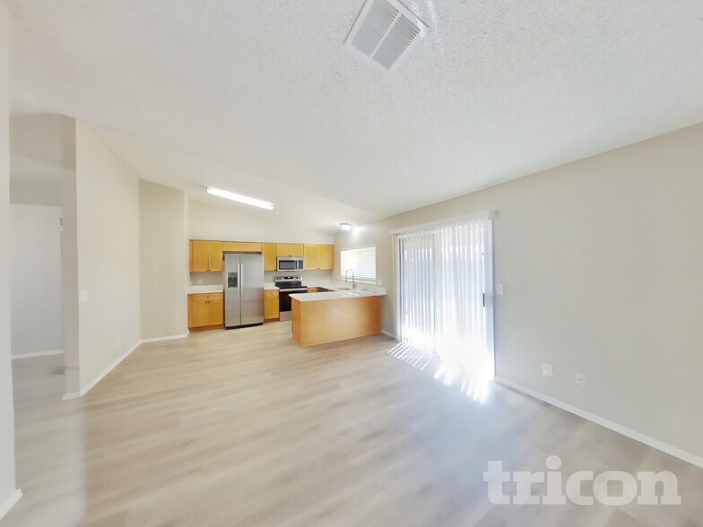 Building Photo - 10717 West Campbell Ave