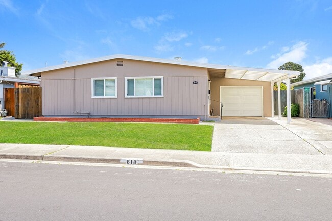 Primary Photo - Charming 3BR Home with Spacious Yard in Se...