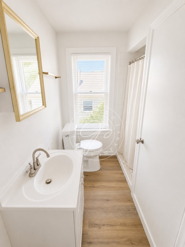 Building Photo - Updated West Toledo Upper unit! 2 Bedroom – Water Included!