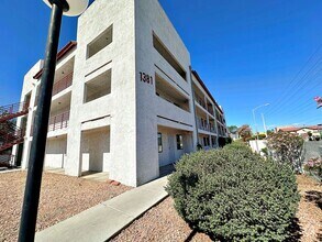 Building Photo - 1 BEDROOM 1 BATH DOWNSTAIRS CONDO