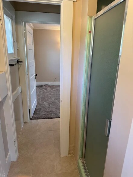 Shower area - 1264 N Hudson Ave