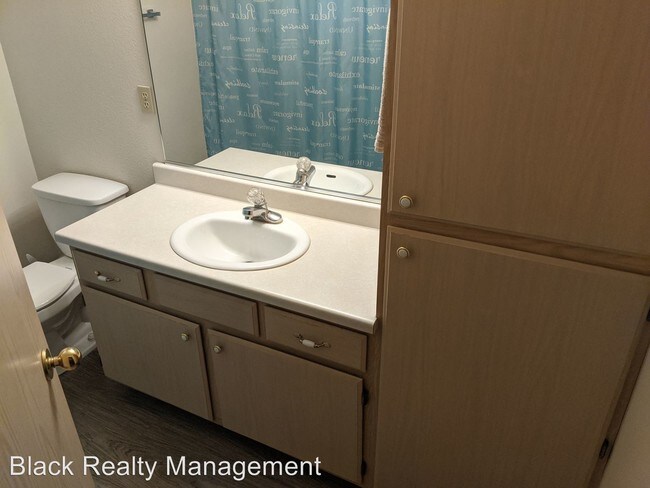 Building Photo - 2612 N Pines Rd