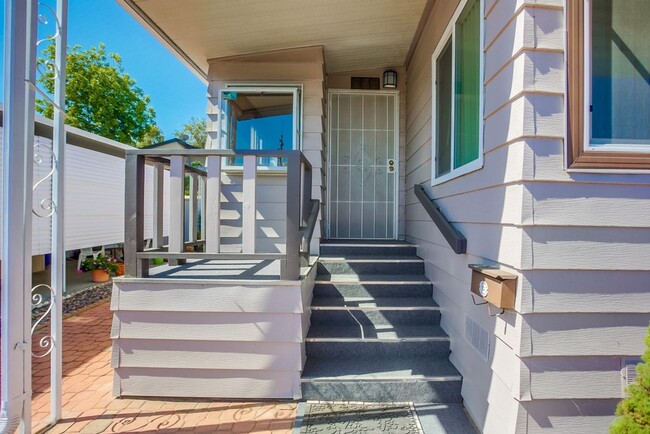 Building Photo - 55+ Mobile Home Community, 2 Bedroom + Sunroom