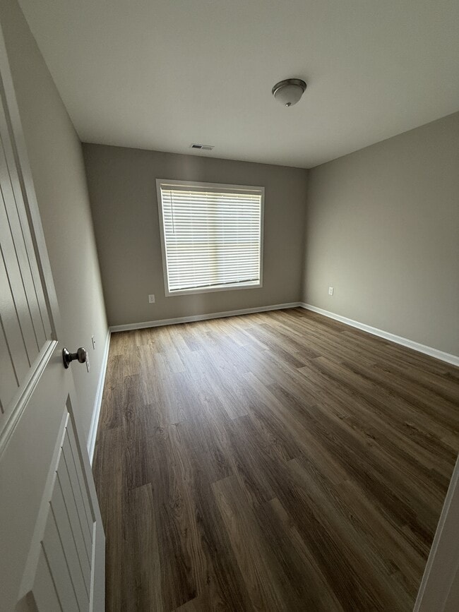 Building Photo - 102 Berkshire Cir
