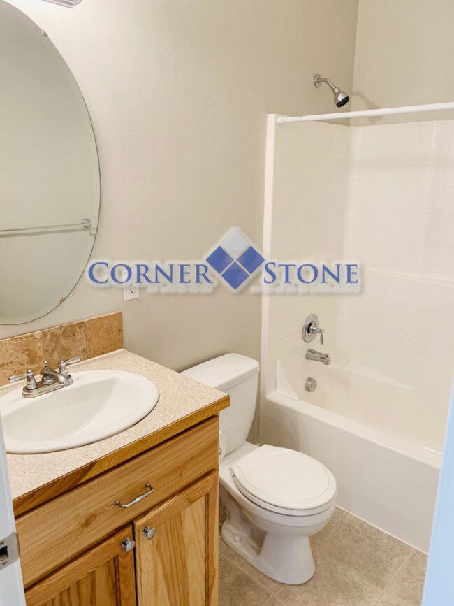 Building Photo - Wonderful Home In Middleton with 3 Car Garage!