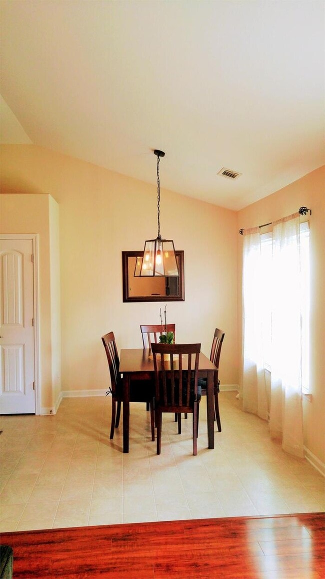 Building Photo - 34 Twin Oaks Pl