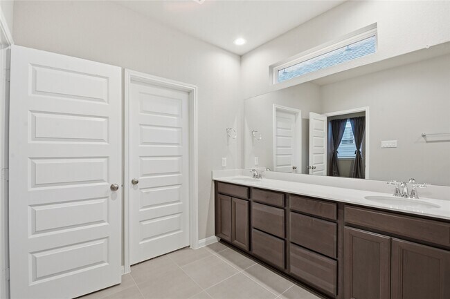 Building Photo - 4106 Split Ivy Dr