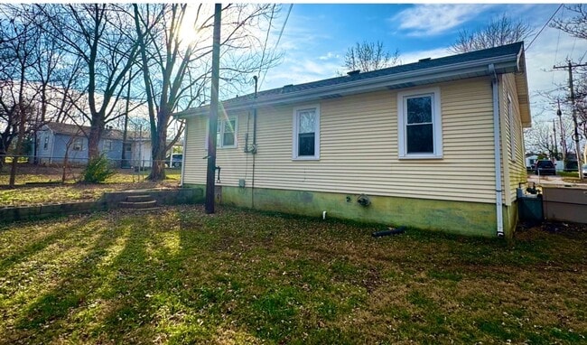 Building Photo - *Walking Distance to the Neighborhood Walmart*