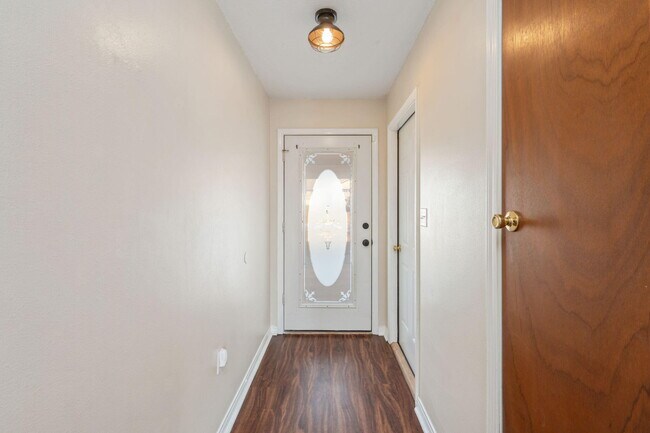 Building Photo - 423 Northview Ln