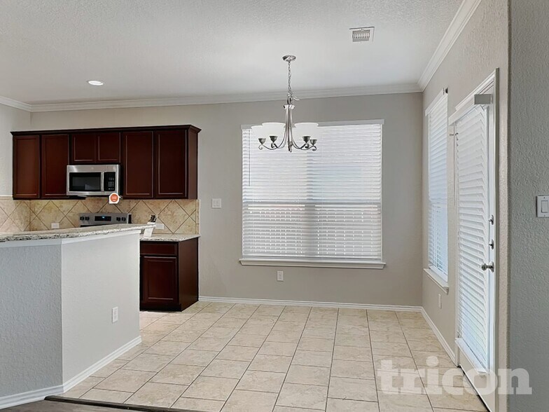 Building Photo - 584 Saddlehorn Way