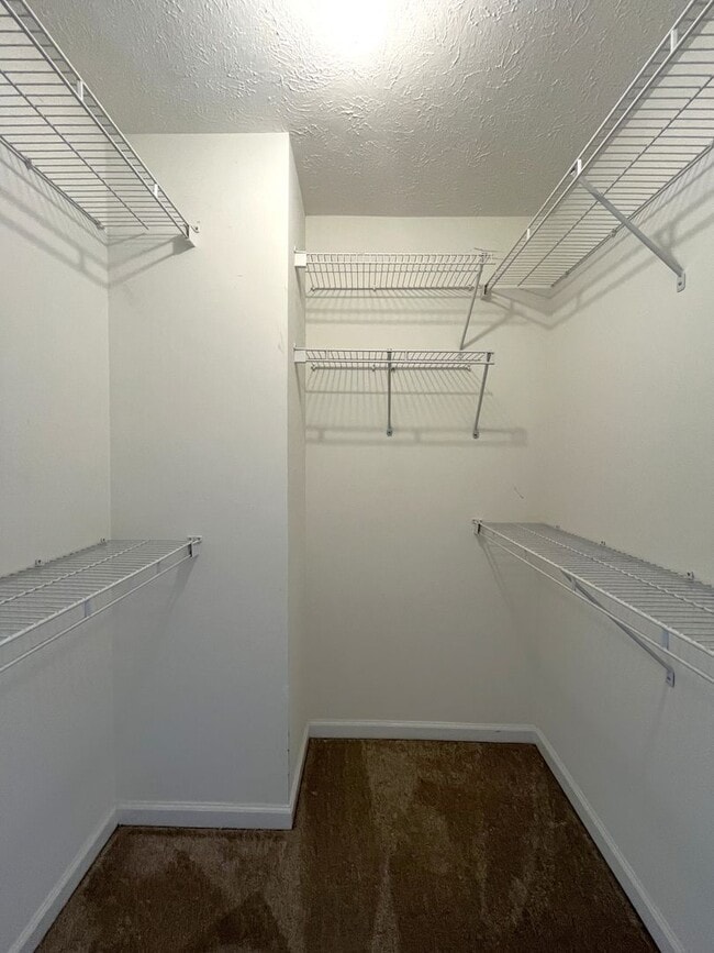 Building Photo - 2 Bedroom Townhome Near Lenox Village!