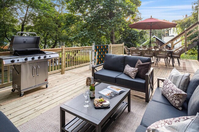 Building Photo - 52 Church St