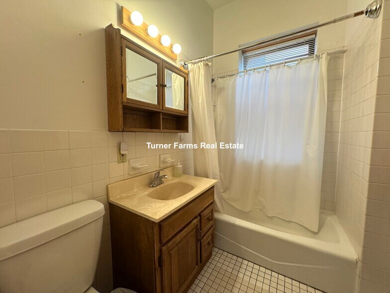 Building Photo - 149 Hillside St