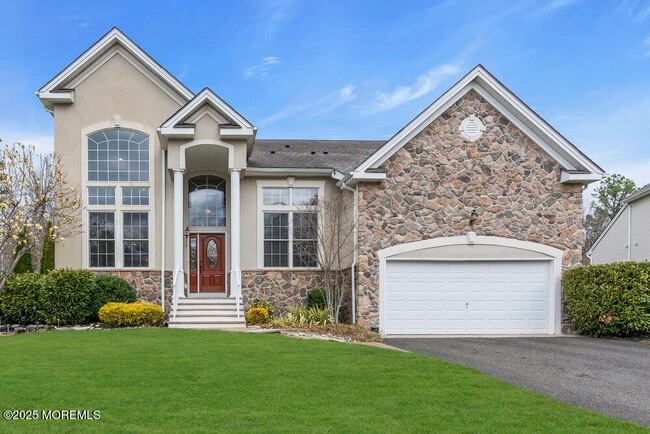 Building Photo - 17 Trumbull Ct