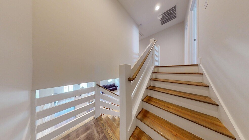 Building Photo - Owens Crossing Townhome