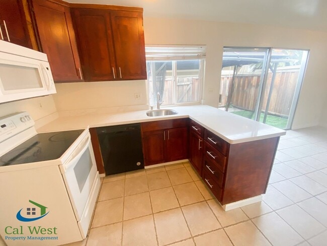 Building Photo - $2995-Updated Two Story Town Home in Blossom Valley Community of San Jose