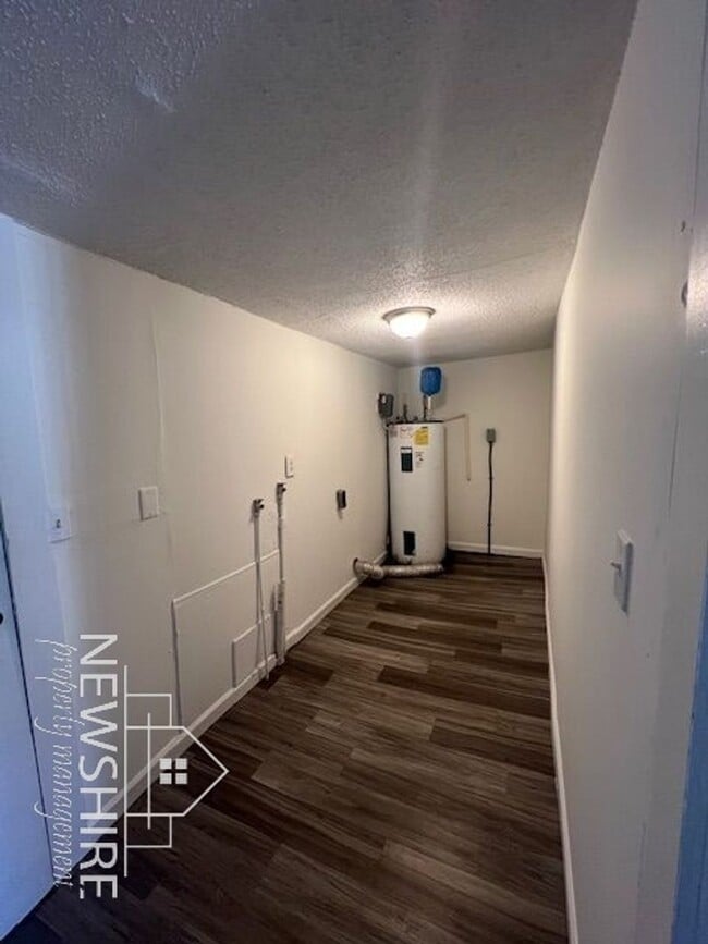 Building Photo - 458 Arch St