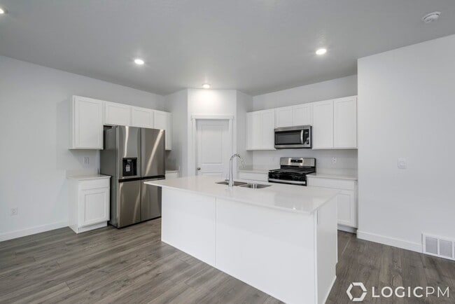 Building Photo - Stunning Brand New Home in Lehi!!