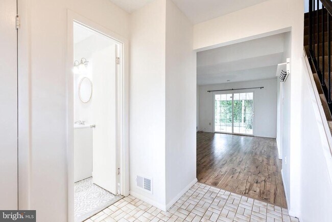 Building Photo - 2249 Four Seasons Dr