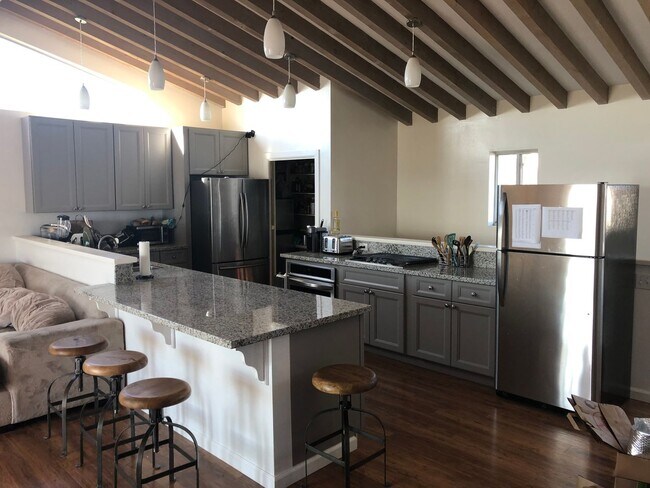 Building Photo - 6557 Del Playa Dr