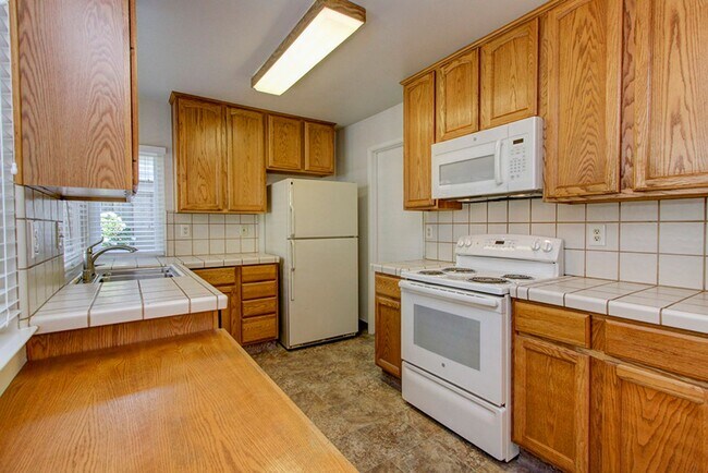 Building Photo - 5909 Manorwood Ct