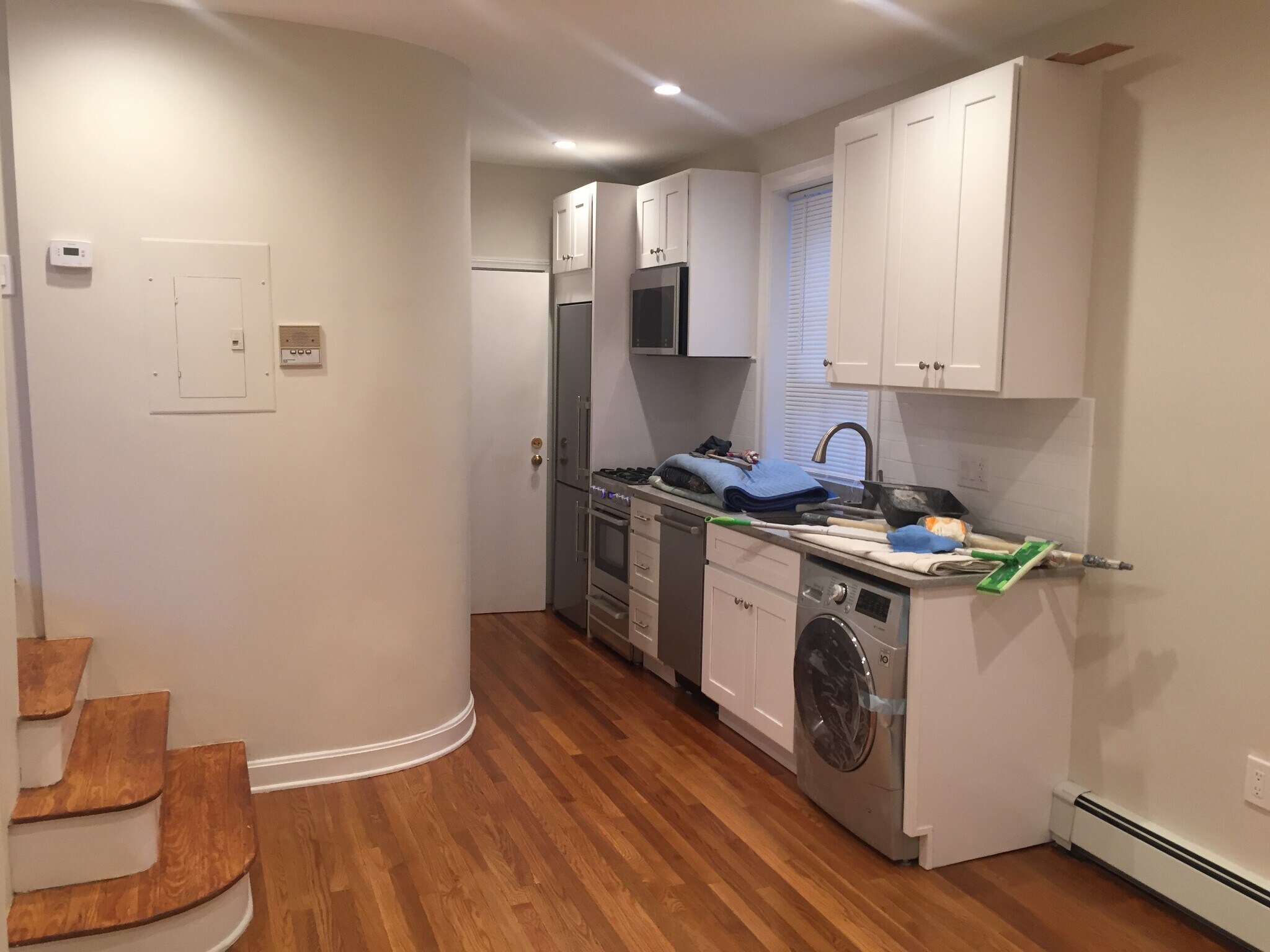 Building Photo - 10 Church St