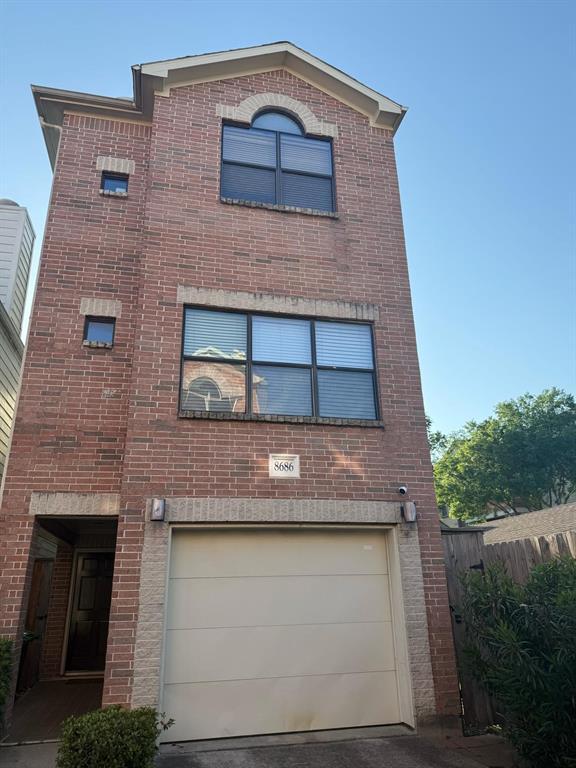 Building Photo - 8686 Meadowcroft Dr