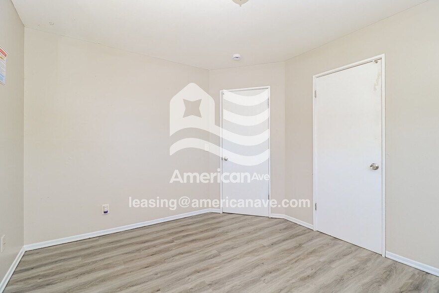 Building Photo - 1137 Maple Ave