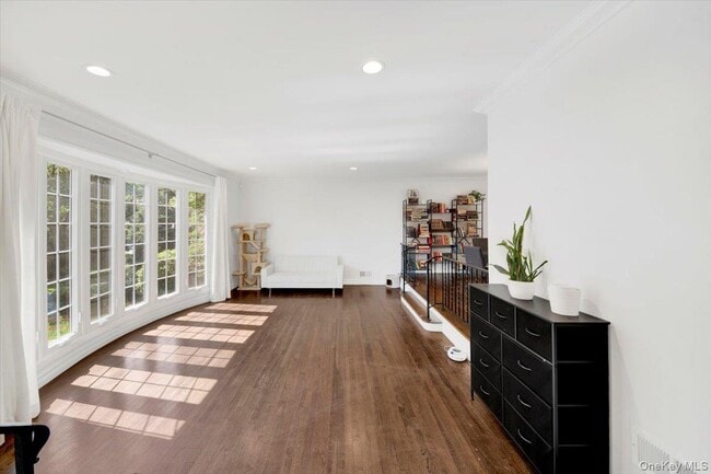 Building Photo - 270 Victory Blvd